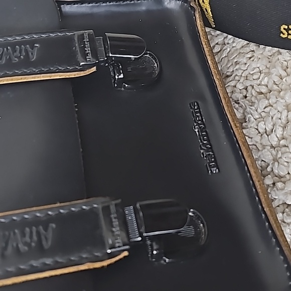 Dr Martens 7" Crossbody Satchel - Picture 4 of 16